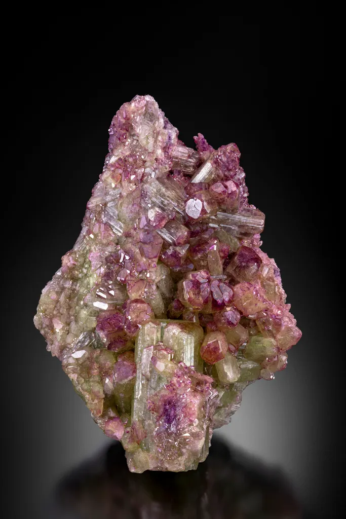 Vesuvianite from Canada, Québec, Jeffrey Mine image