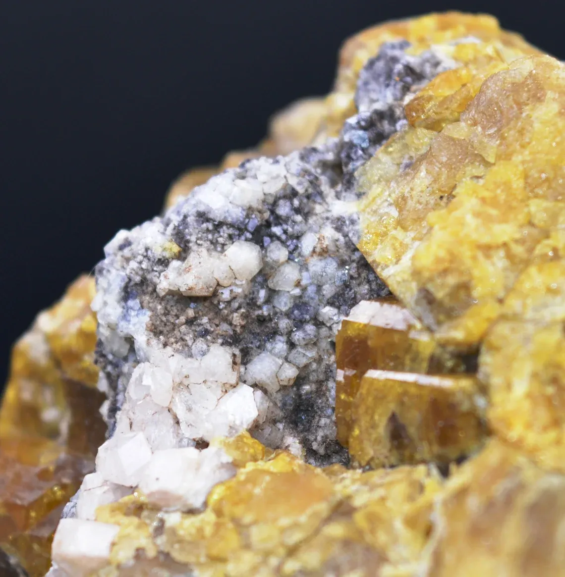 Vesuvianite & grossular garnet - 277 grams - Sierra de la Cruz (Lake Jaco), Coahuila, Mexico - image 2