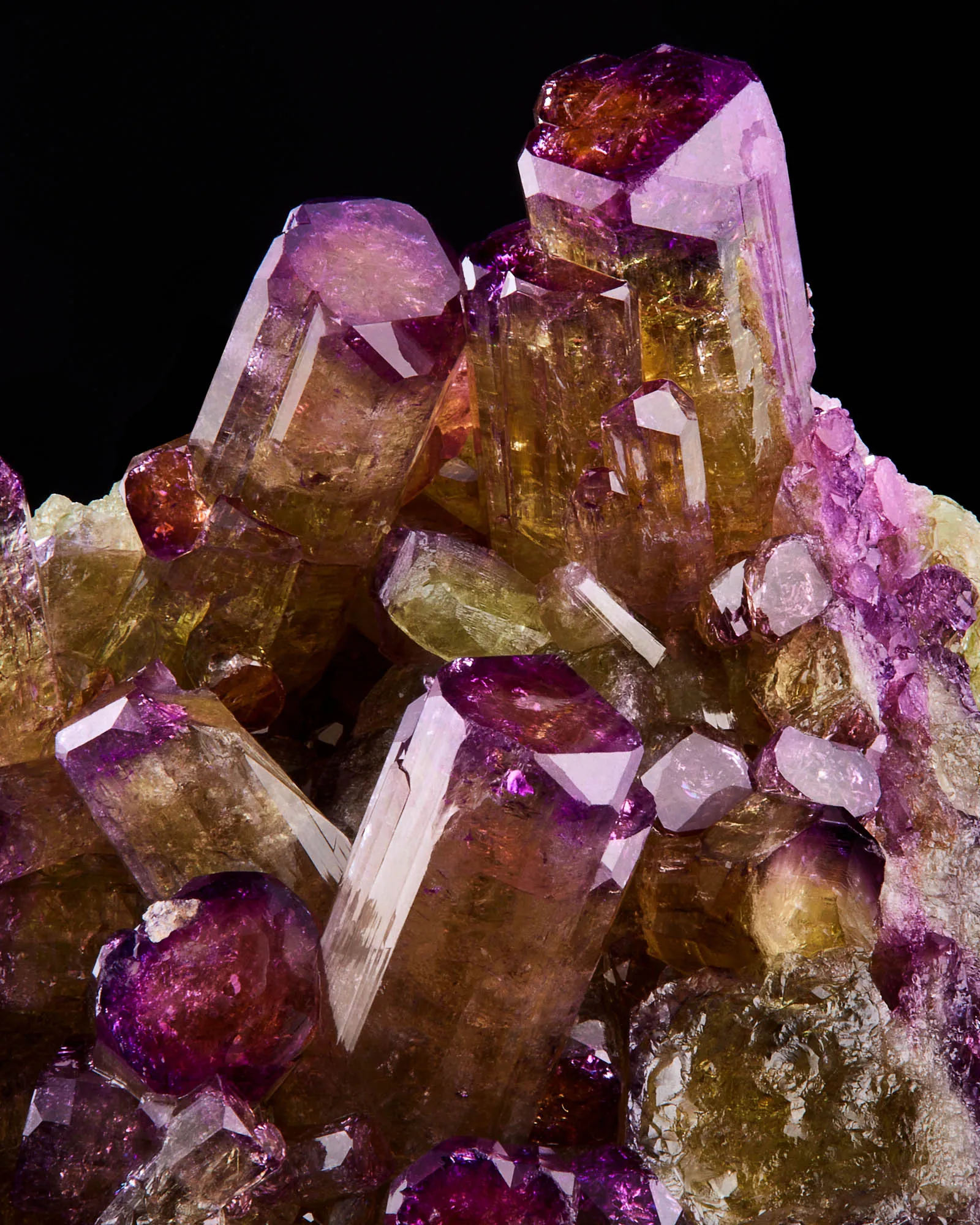 Vesuvianite, Jeffrey Mine, Val-des-Sources, Les Sources RCM, Estrie, Canada - image 2