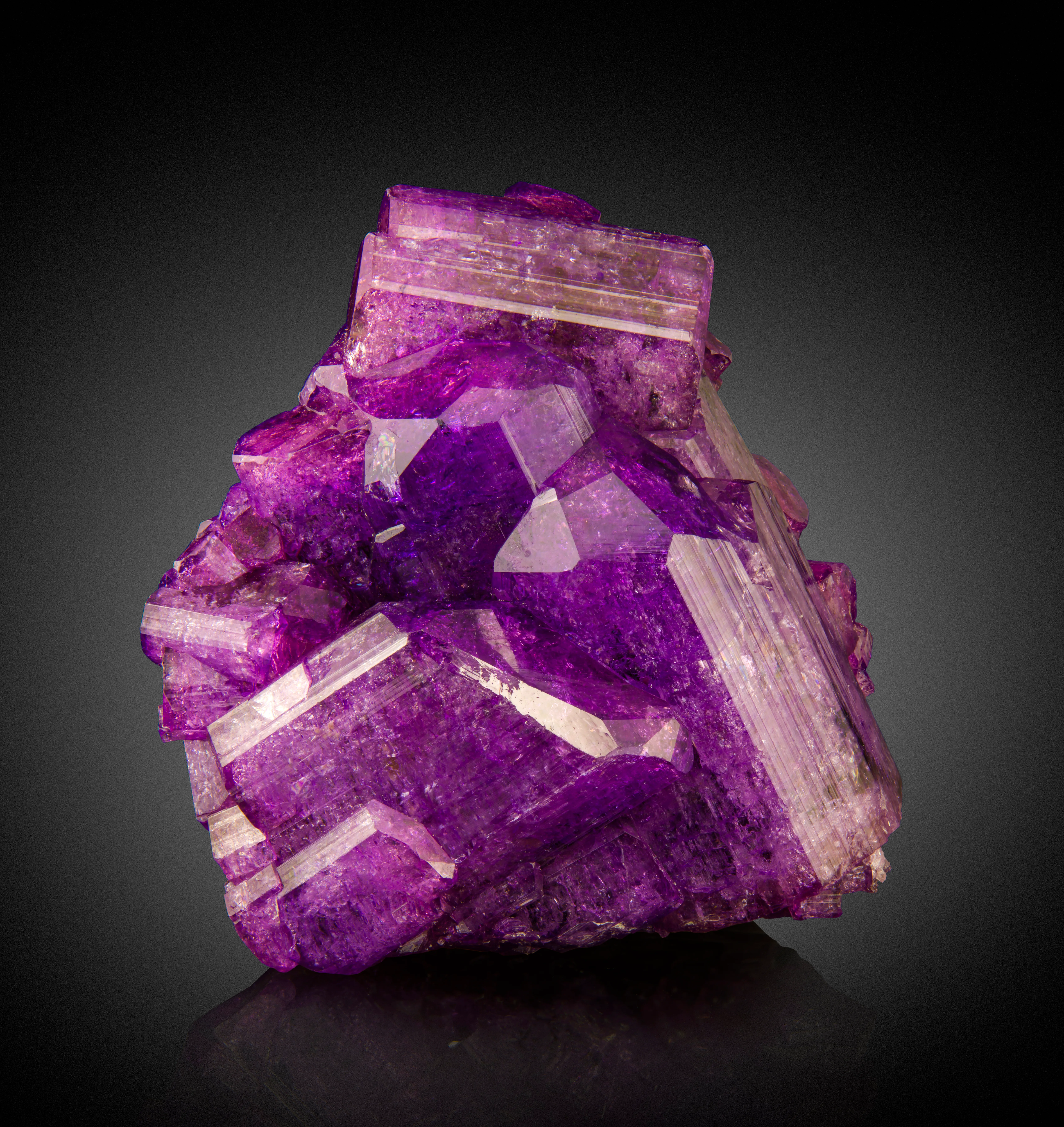 Vesuvianite (manganese-rich) - image 1