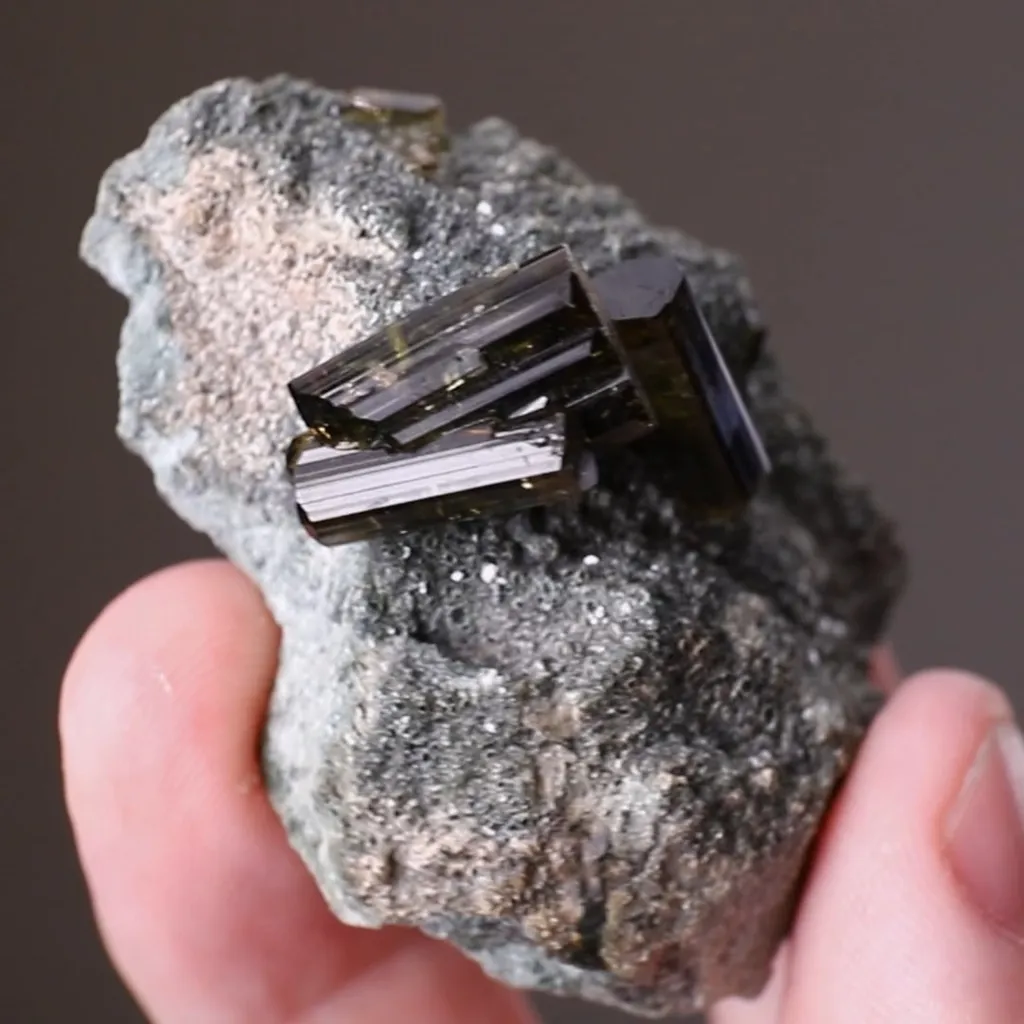 Vesuvianite with Clinochlore - image 2