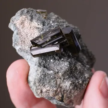 Vesuvianite with Clinochlore