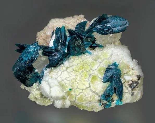 Veszelyite - image 1