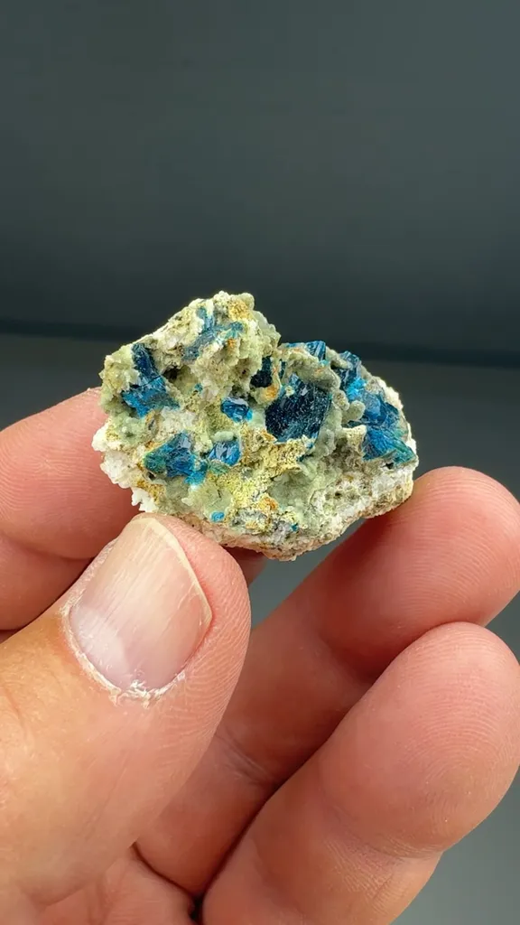 Veszelyite image