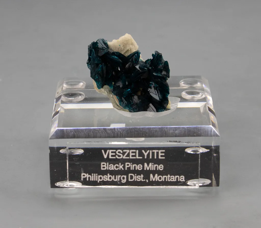 Veszelyite from USA, Montana, Black Pine Mine