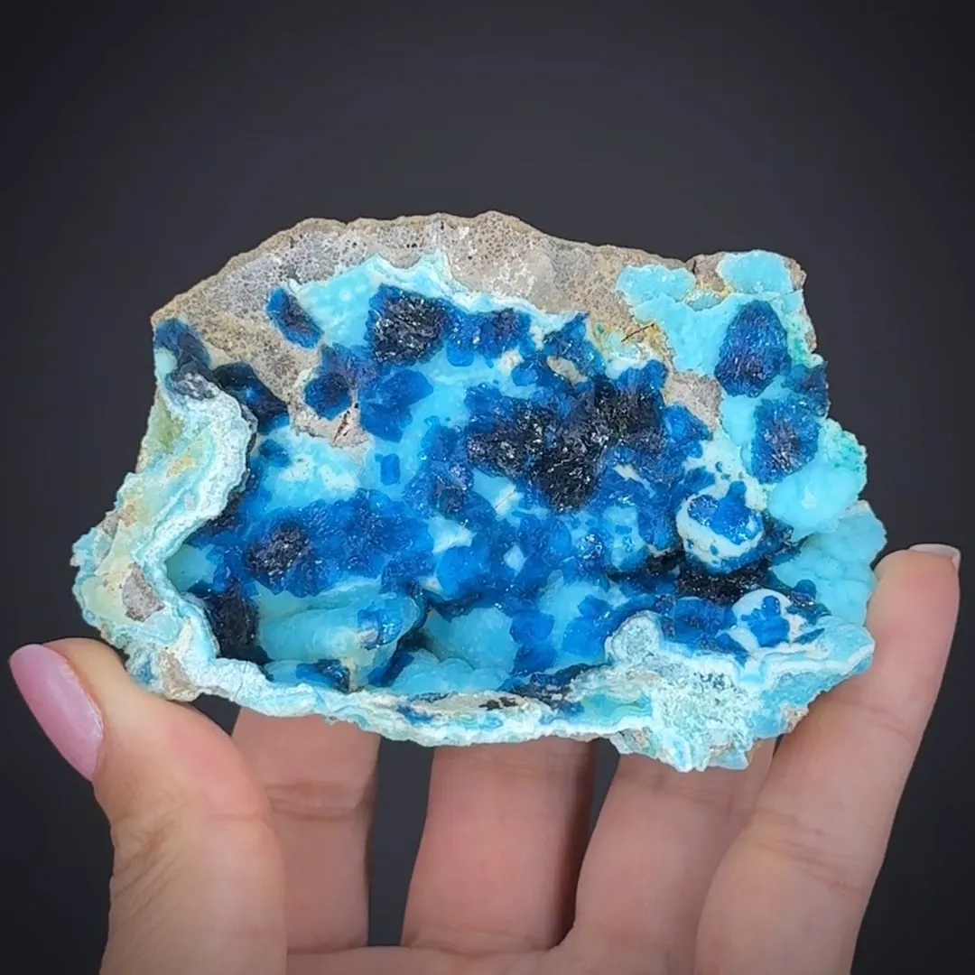 Veszelyite in Hemimorphite pocket - image 2