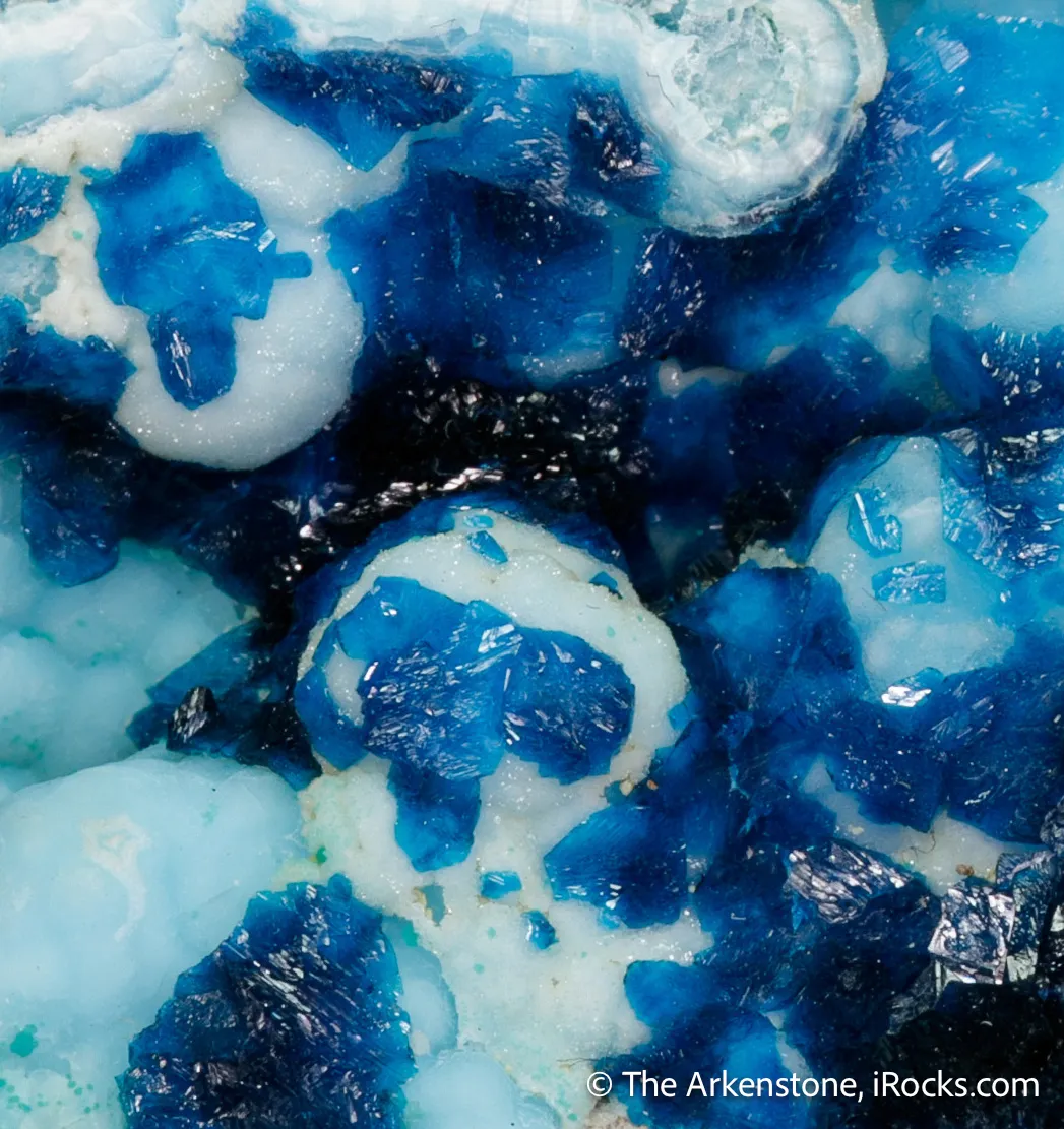 Veszelyite in Hemimorphite pocket - image 5