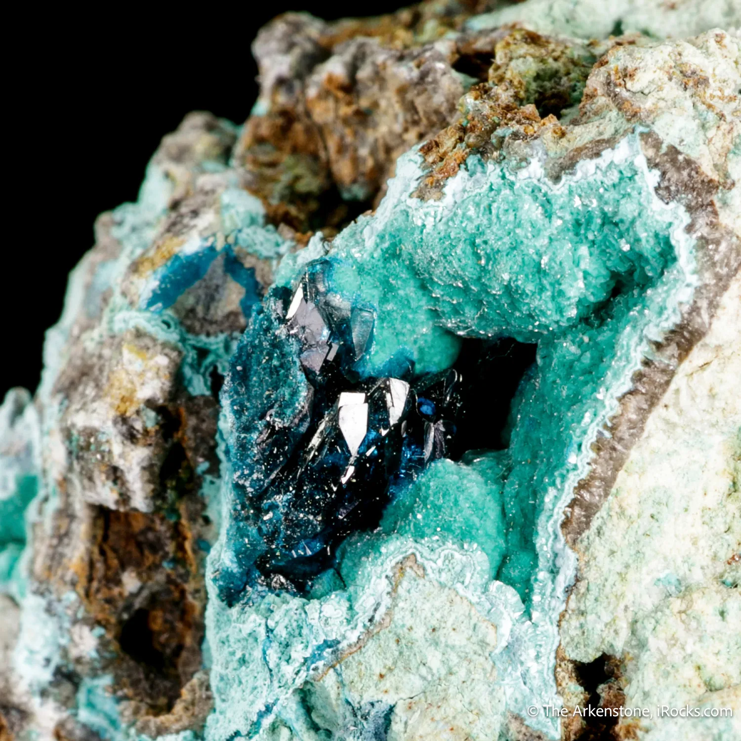 Veszelyite on Cuprodongchuanite - image 5