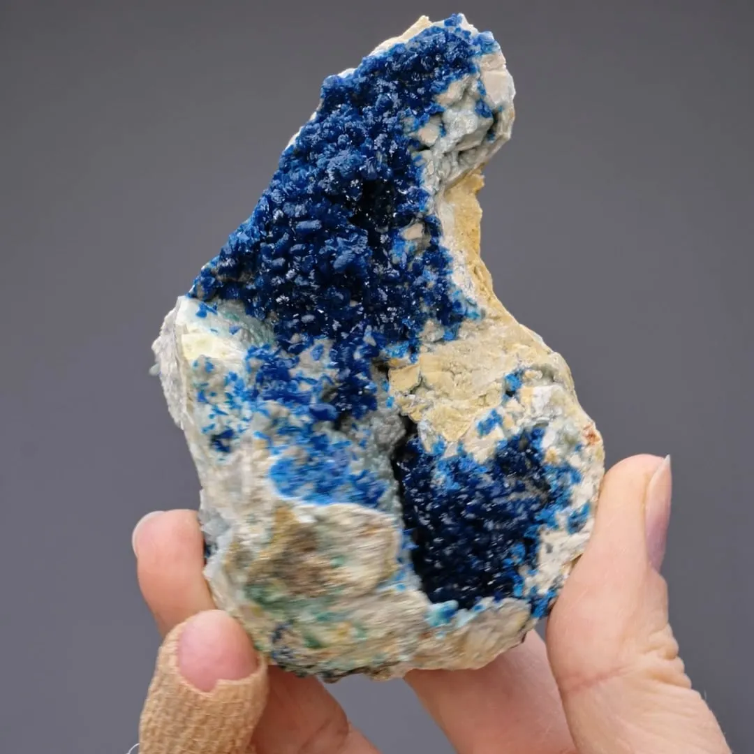 Veszelyite on Hemimorphite - image 2