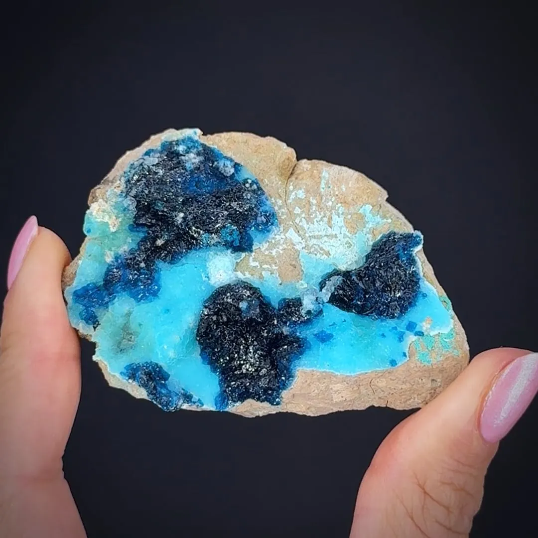 Veszelyite on Hemimorphite - image 2