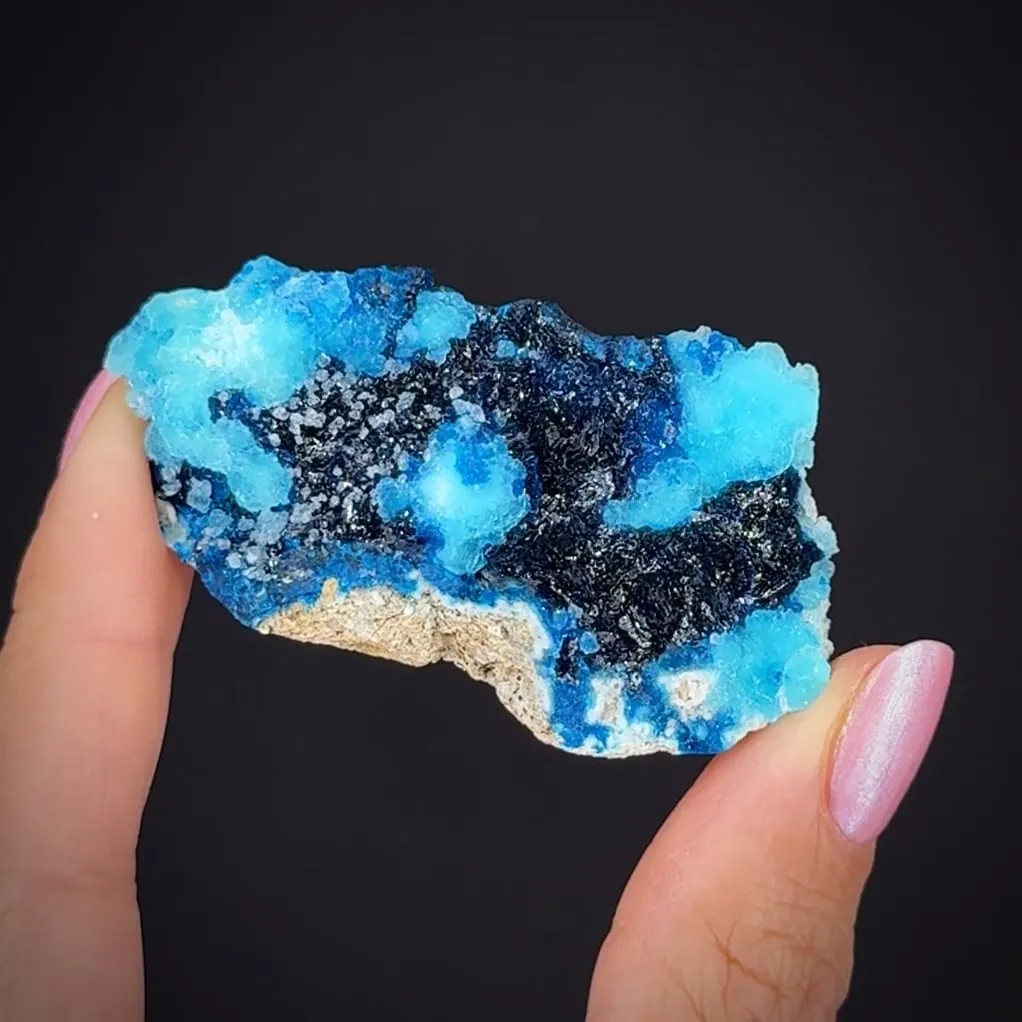 Veszelyite on Hemimorphite with Calcite - image 2