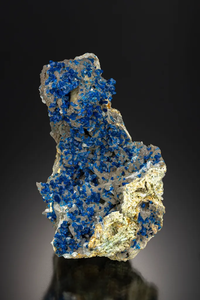 Veszelyite on Quartz image