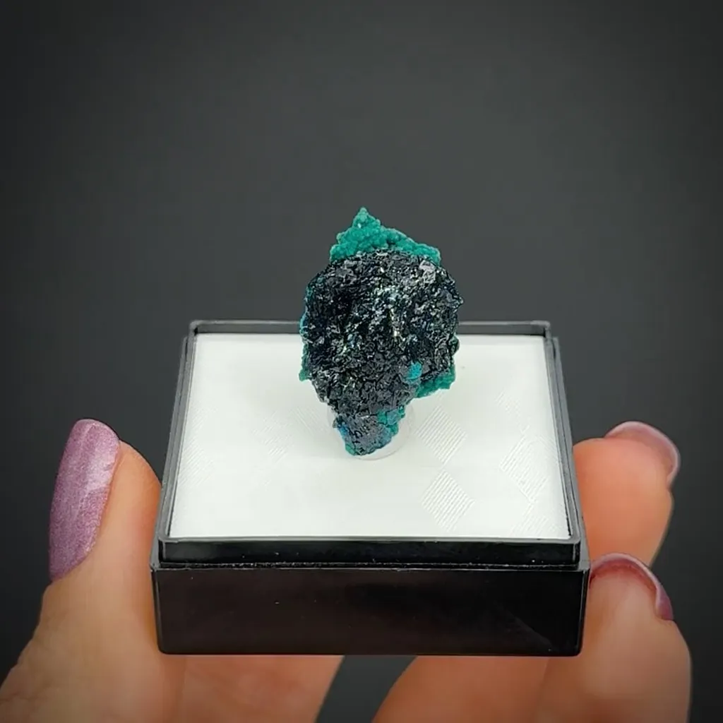 Veszelyite on Zincolibethenite - image 2