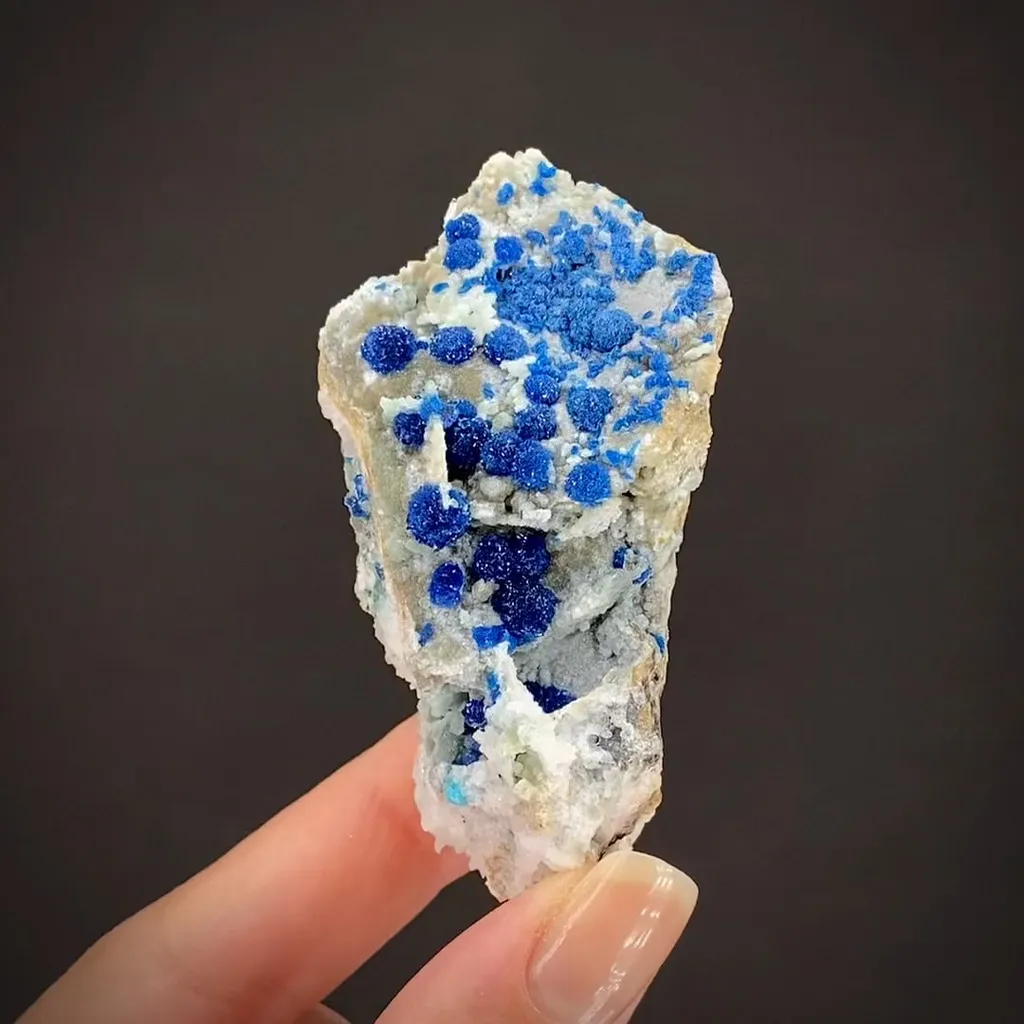 Veszelyite (unusual habit) image