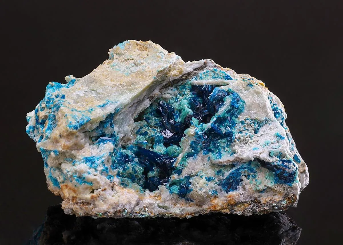 Veszelyite with CUPROZHESHENGITE - image 1