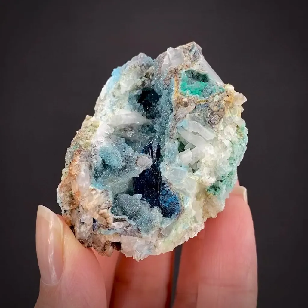 Veszelyite with Hemimorphite and Quartz image