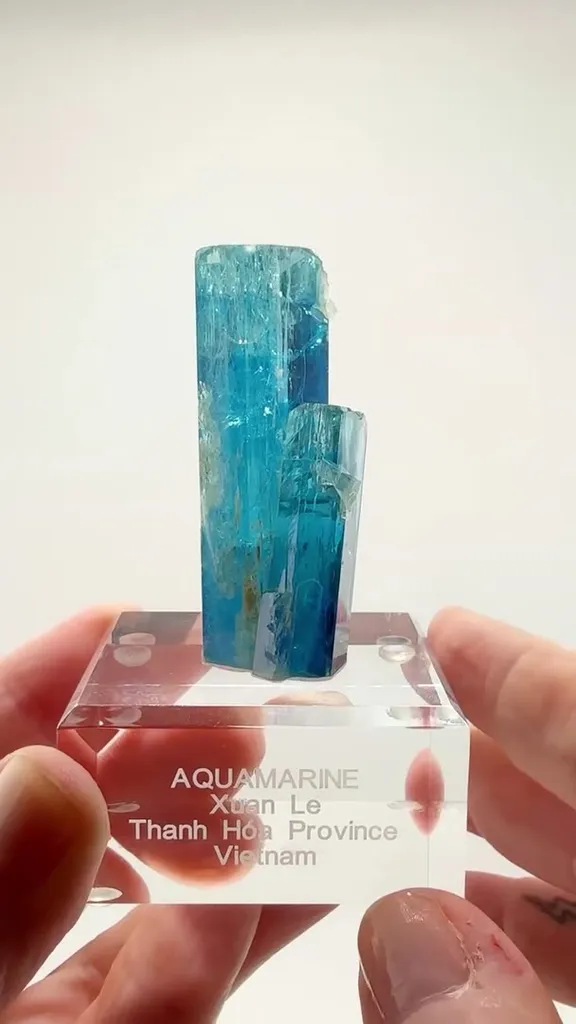 VIETNAM Aquamarine DOUBLE TROUBLE image