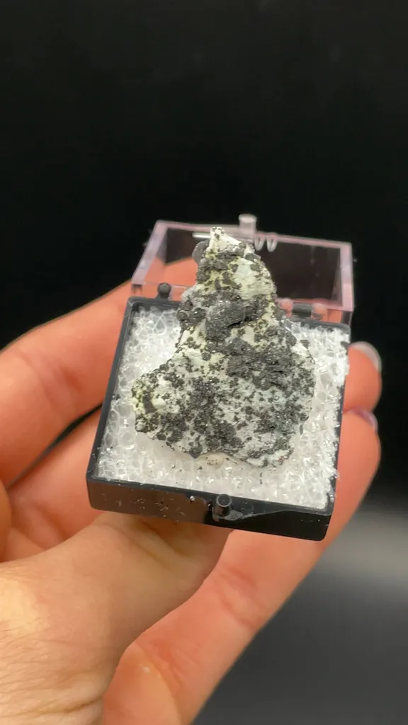 Villamaninite with Calcite - image 2