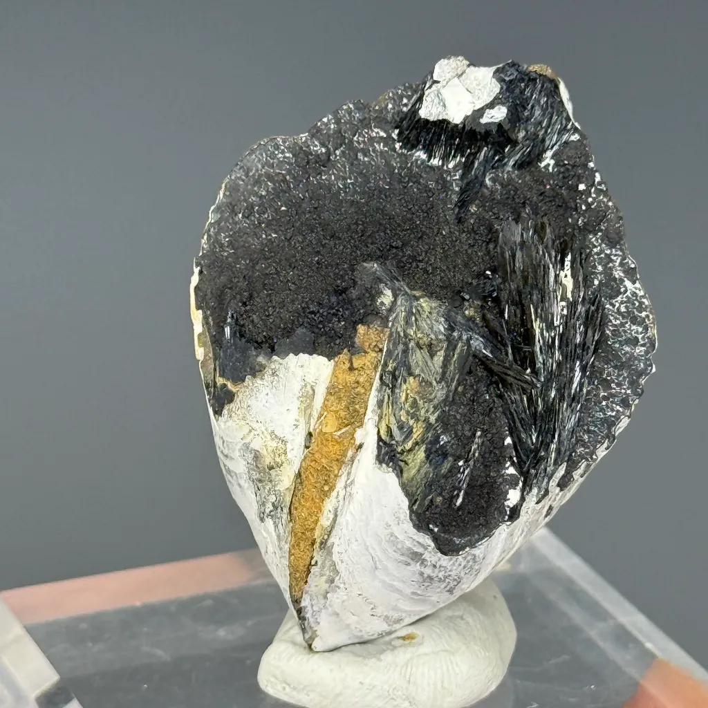 Vivianite image