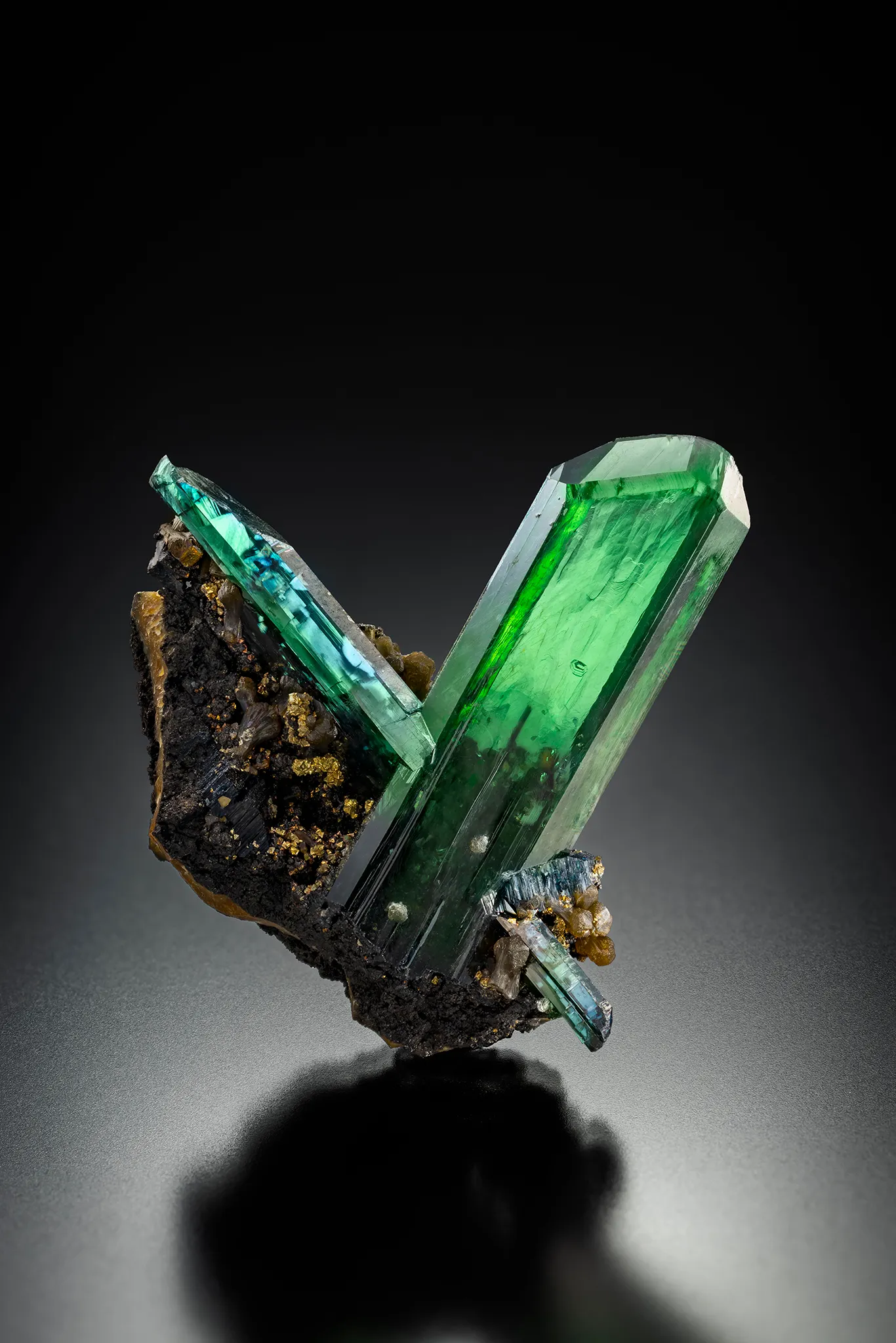 Vivianite on Siderite - image 1