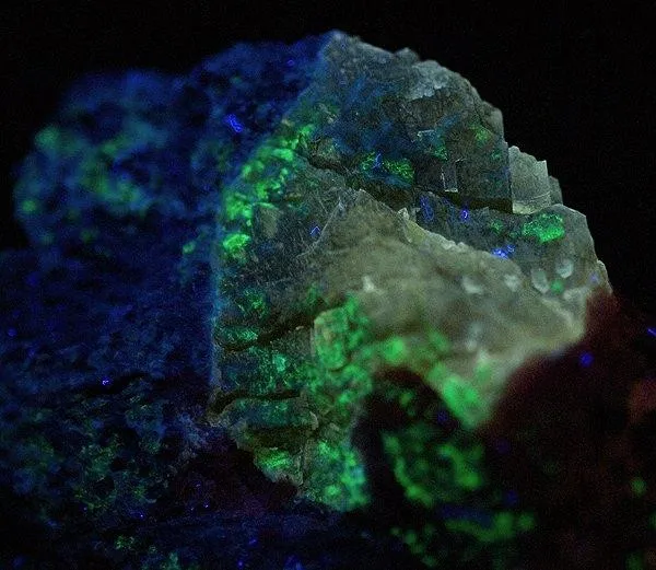 Vlasovite, Gittinsite, Eudialyte - image 2