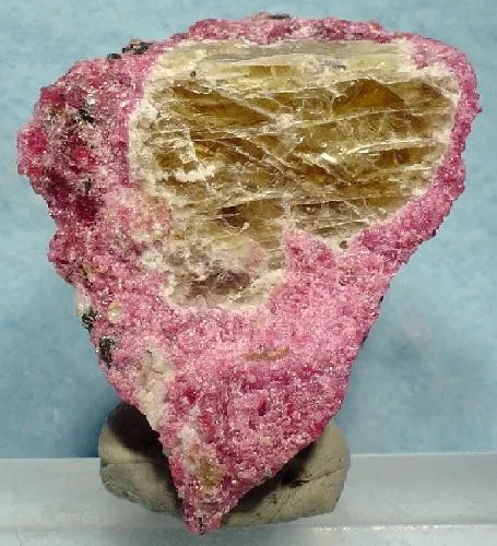 Vlasovite, Gittinsite, Eudialyte image