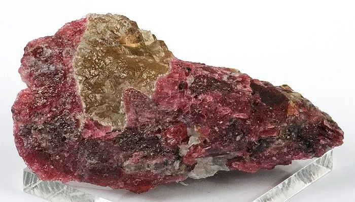 Vlasovite, Gittinsite, Eudialyte image