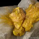 Wakabayashilite on Calcite - image 1