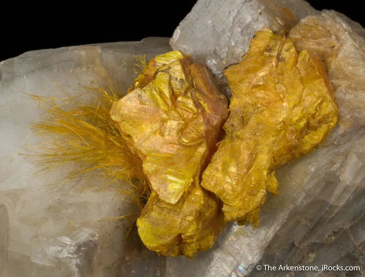 Wakabayashilite on Calcite - image 1