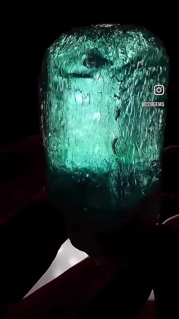 WATCH THIS CASTELO Aquamarine GLOW image