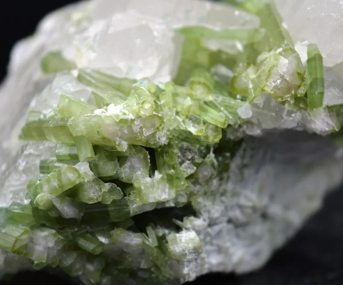 Watermelon Tourmaline Quartz - 576 grams - Pederneira mine, São José da Safira, Minas Gerais, Brazil - image 9