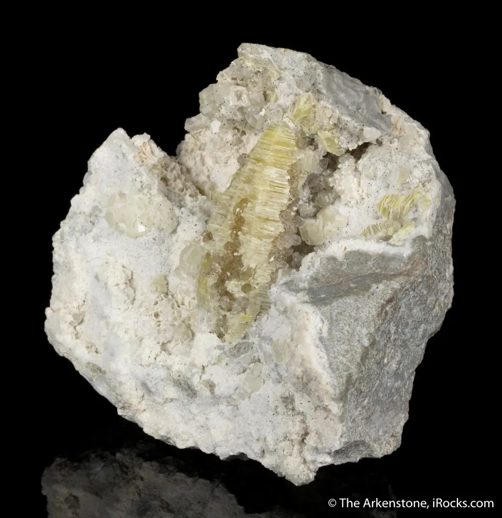 Weloganite, Dawsonite, Quartz - image 4