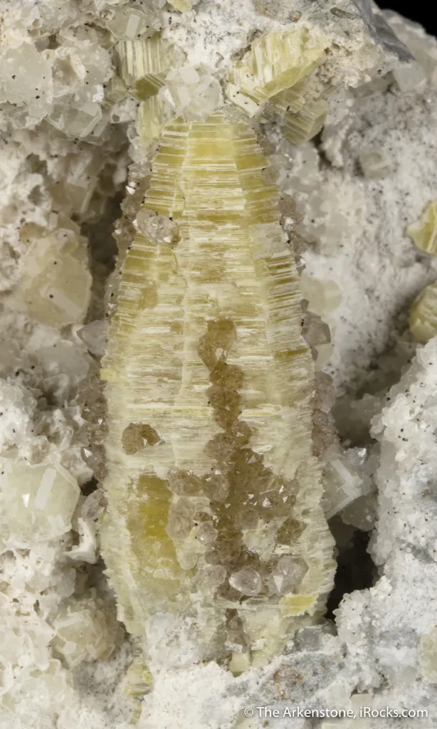 Weloganite, Dawsonite, Quartz - image 2