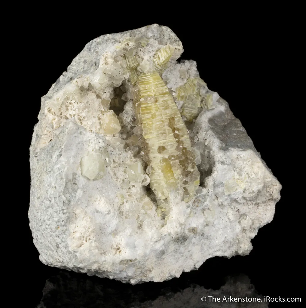 Weloganite, Dawsonite, Quartz - image 5