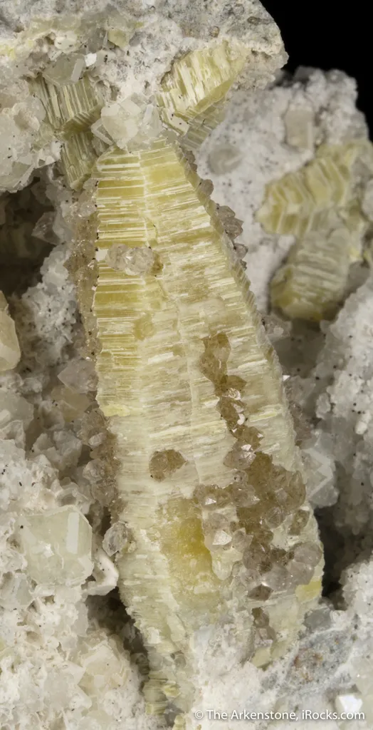 Weloganite, Dawsonite, Quartz image