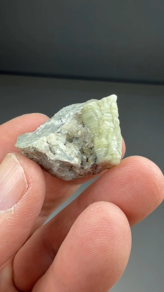 Weloganite from Francon quarry, Québec, Canada - image 2