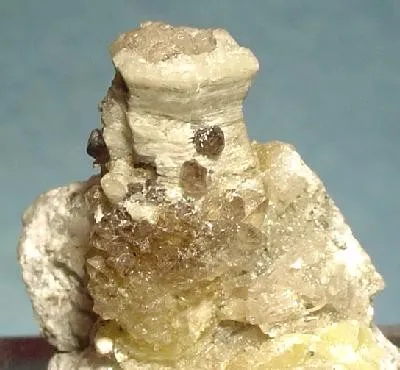 Weloganite, Quartz - image 2