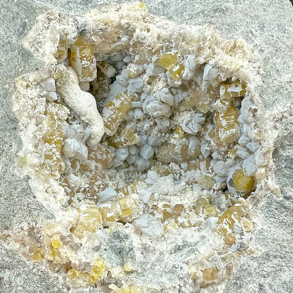 Weloganite with Dresserite, Quartz (420) image