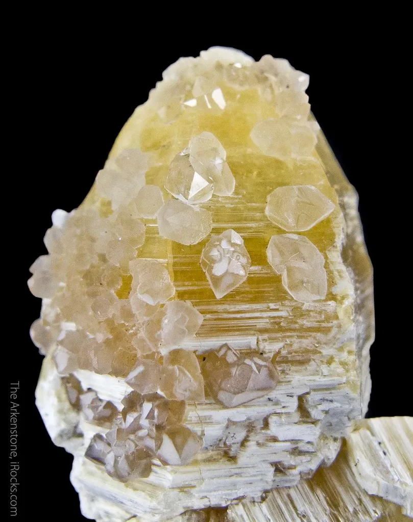 Weloganite with Quartz - image 2
