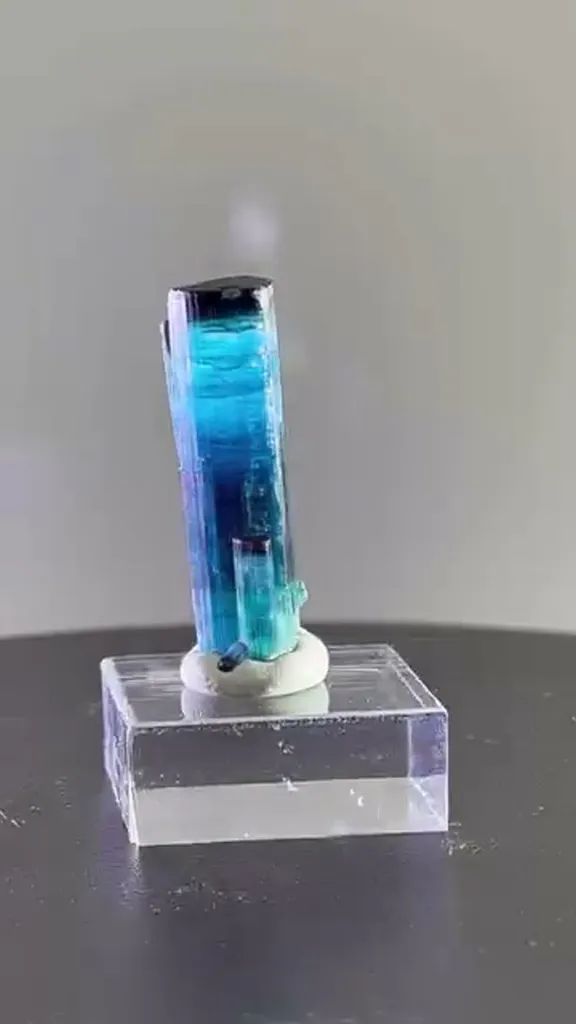What a beauty… Dara e Pech, Kunar, Afghanistan Tourmaline image