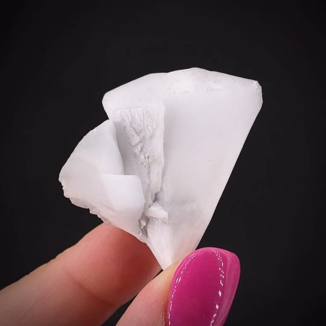 Whewellite (twinned) - image 1