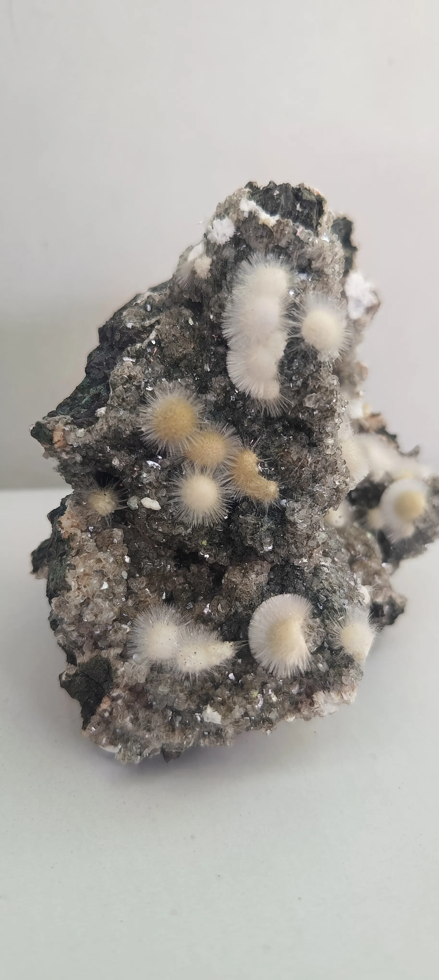 White mini mesolite from India, Madhya Pradesh, Pithampur - image 2