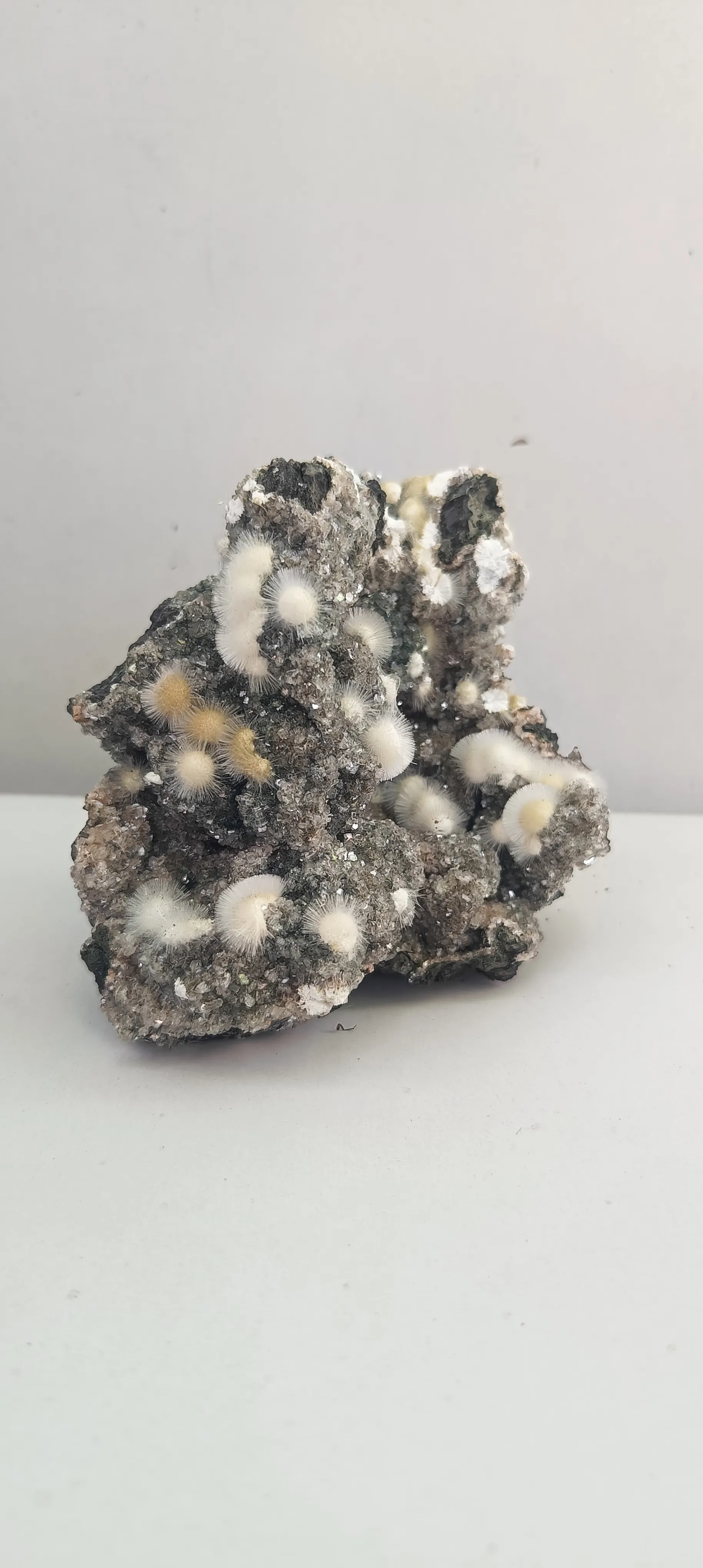 White mini mesolite from India, Madhya Pradesh, Pithampur - image 5