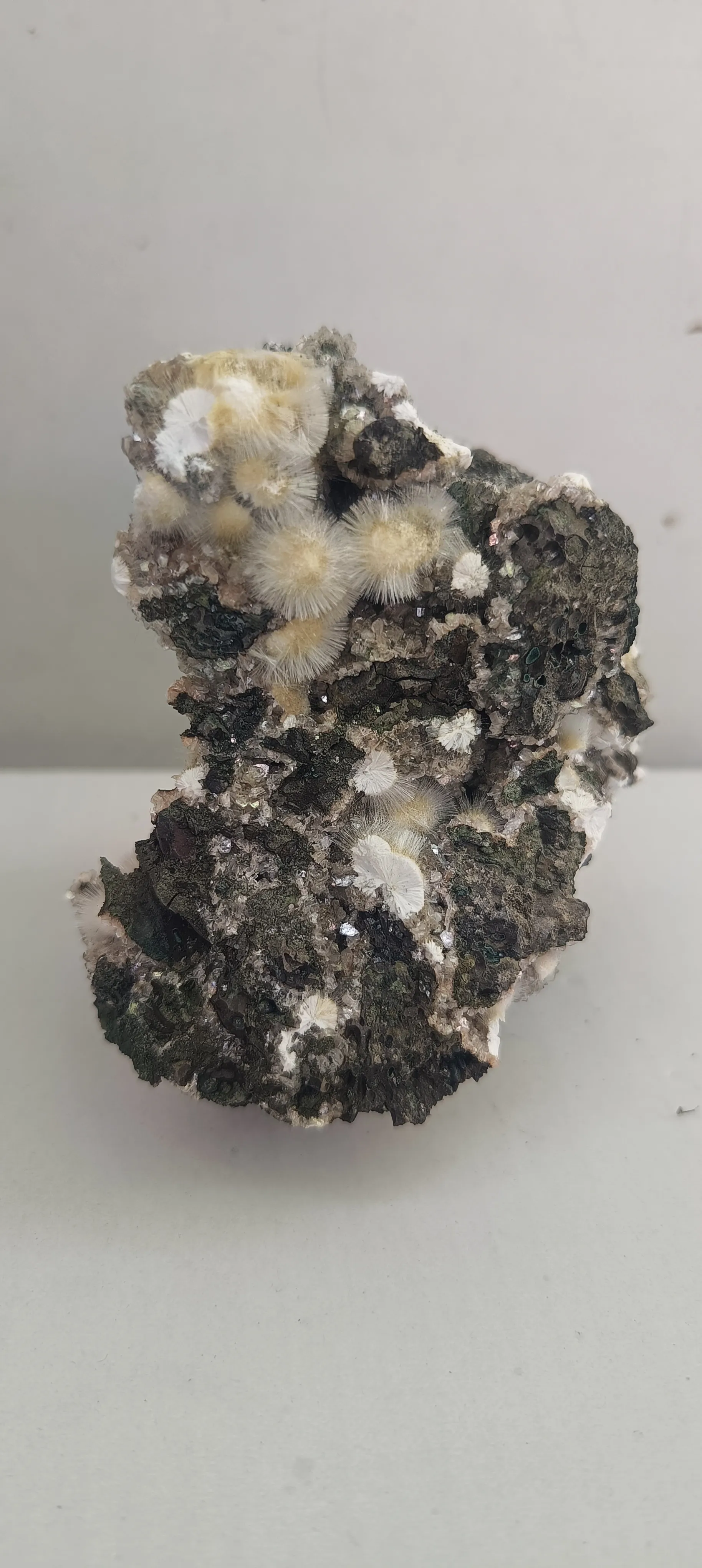 White mini mesolite from India, Madhya Pradesh, Pithampur - image 3