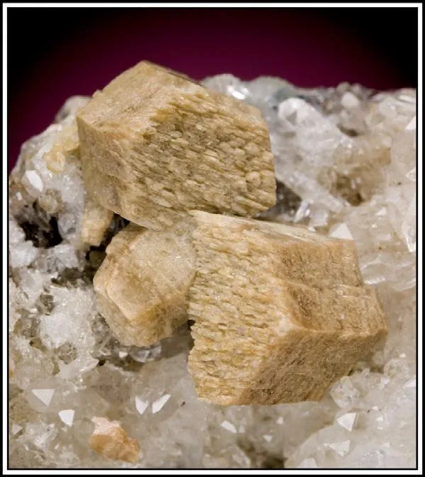 Whiteite-(CaFeMg) - image 1