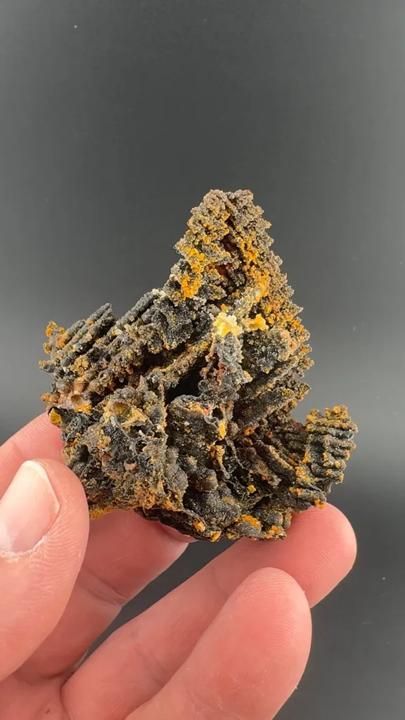 Willemite after Descloizite with Mimetite image