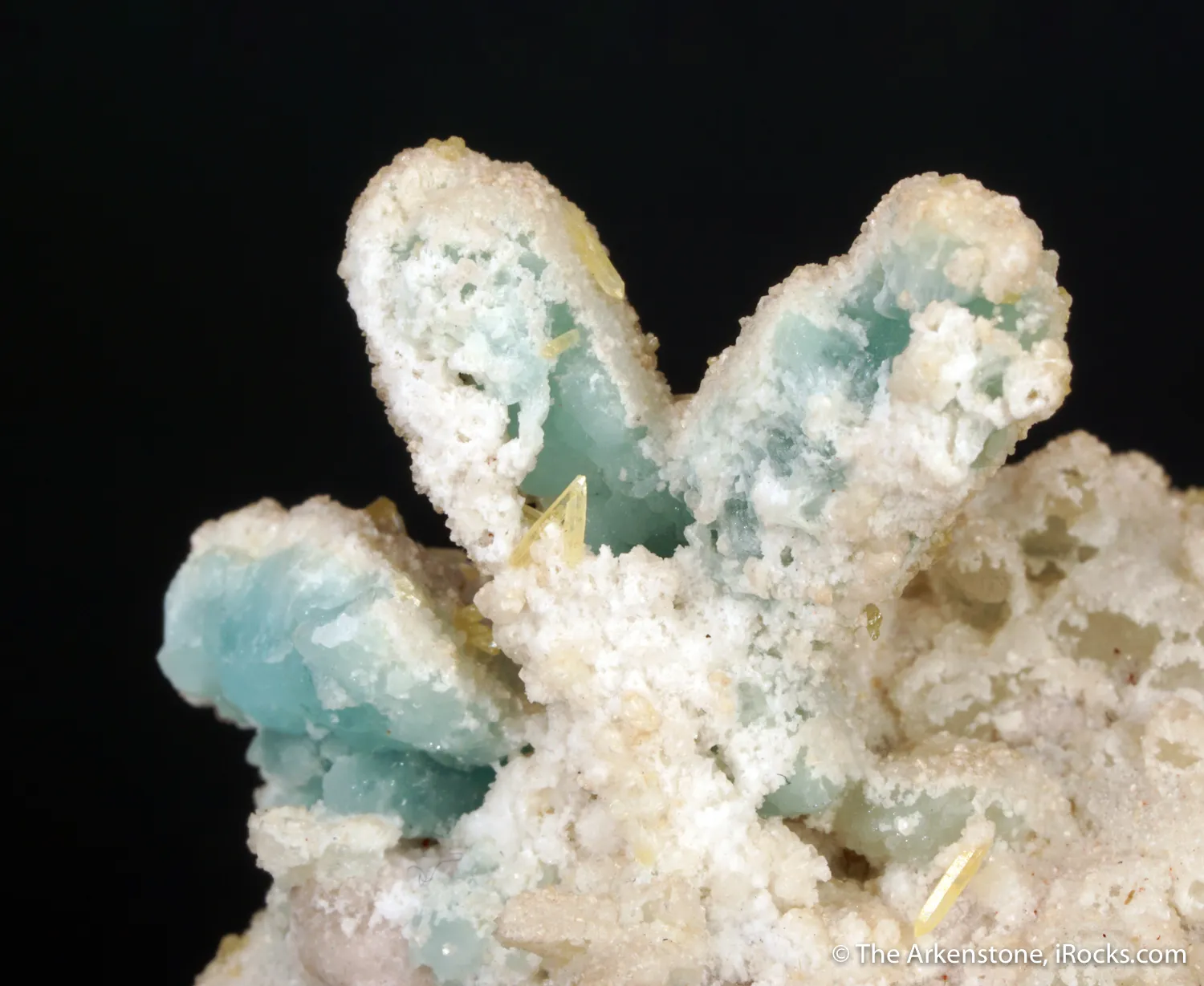 Willemite and Calcite ps. after Azurite with Mimetite - image 3