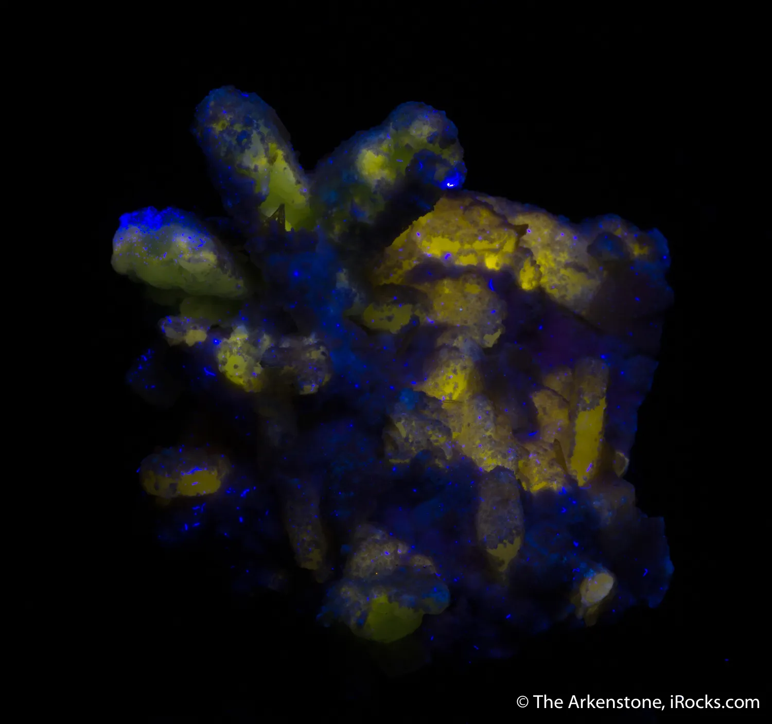 Willemite and Calcite ps. after Azurite with Mimetite - image 5