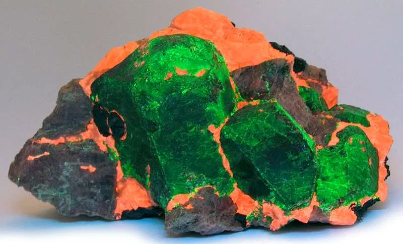 Willemite In Rhodonite - image 3