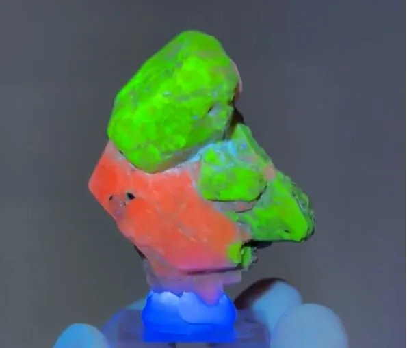 Willemite on Calcite - image 2